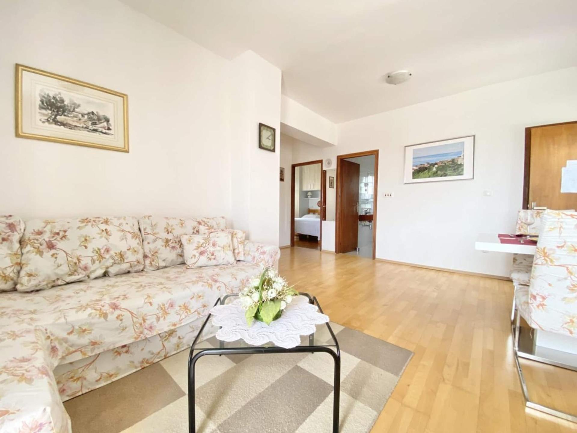 Family Apartments Viva Close To The Beach Krk Town Exterior foto