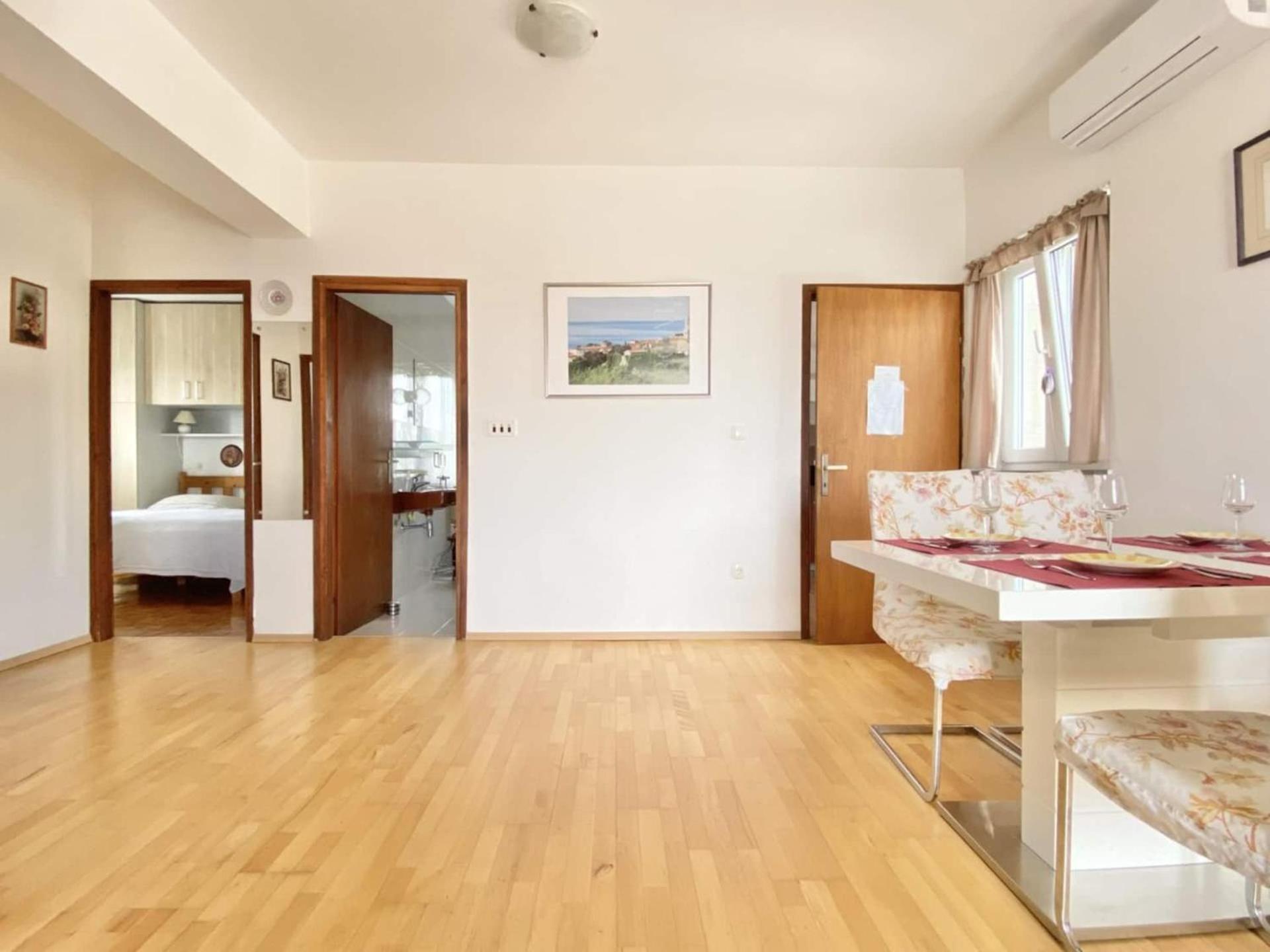 Family Apartments Viva Close To The Beach Krk Town Exterior foto