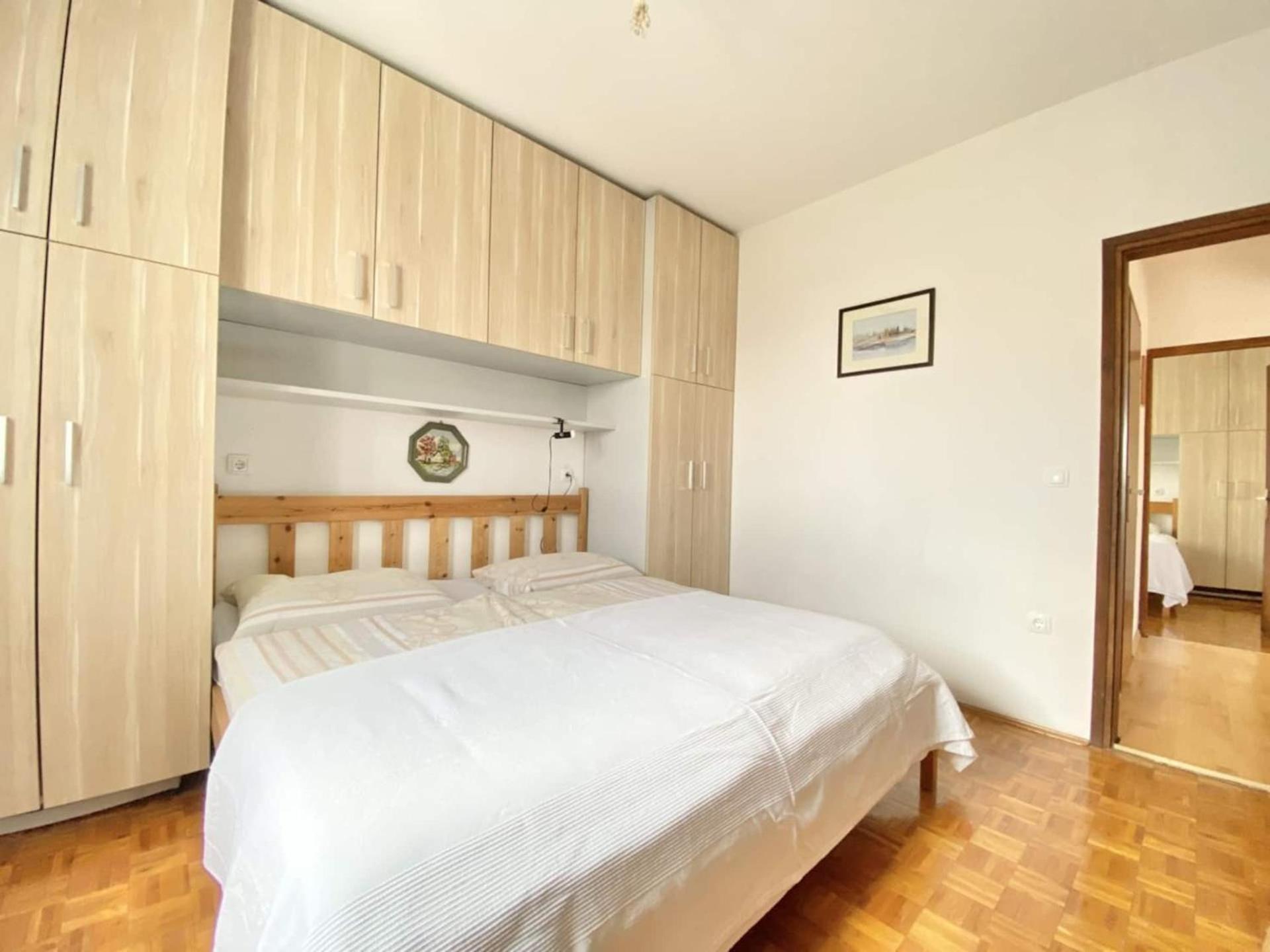Family Apartments Viva Close To The Beach Krk Town Exterior foto